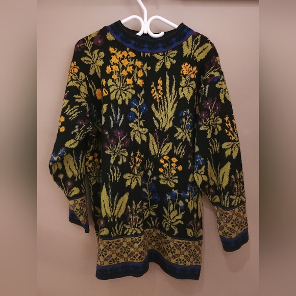 Vintage Nordic Style Floral Knit Sweater - Picture 4 of 16